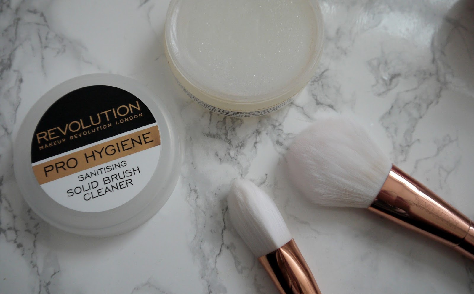 MAKE UP REVOLUTION SOLID BRUSH CLEANER REVIEW
