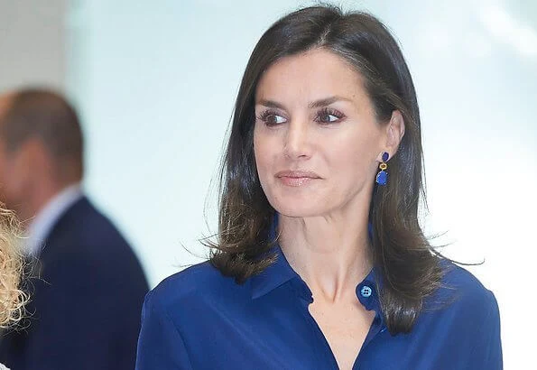 Queen Letizia wore Carolina Herrera flower party skirt, Carolina Herrera high-heel slingback pumps, blue diamond earrings