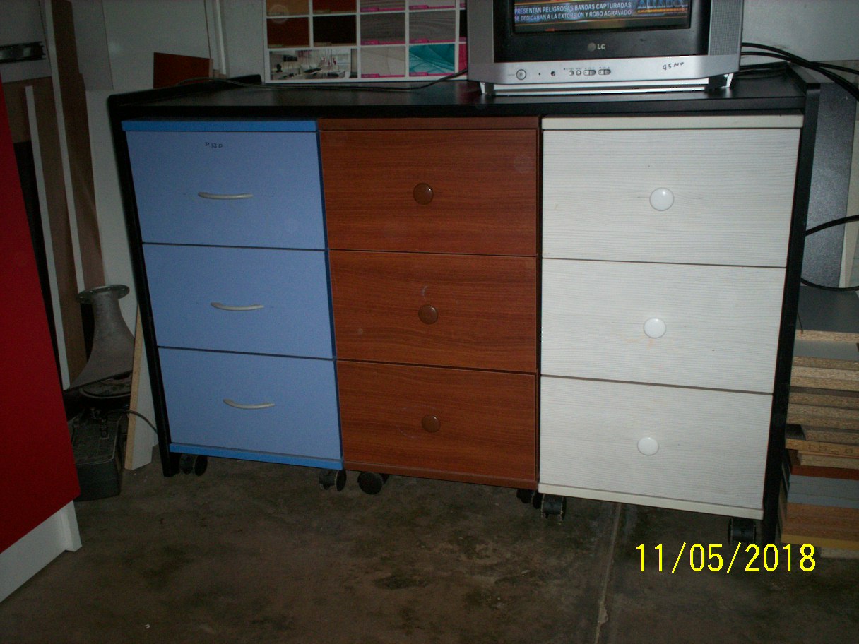 Escritorios y modulos marca acme: Libreros de melamina desde US$89 (US