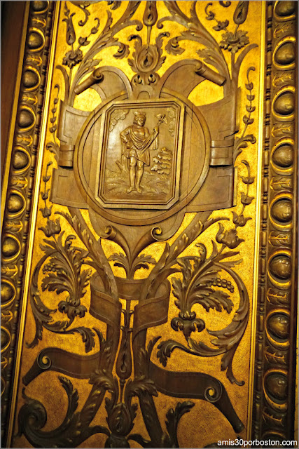 Decoraciones de Oro en la Biblioteca de la Mansión The Breakers, Newport
