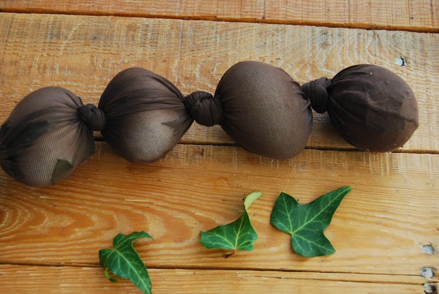 huevos de pascua teñidos con cebolla