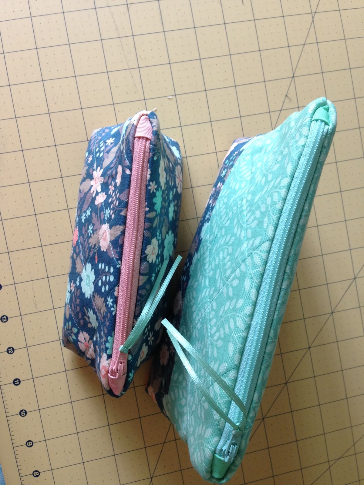 Thimble Fingers The Blog Revival Zipper Bags without a Zipper Foot