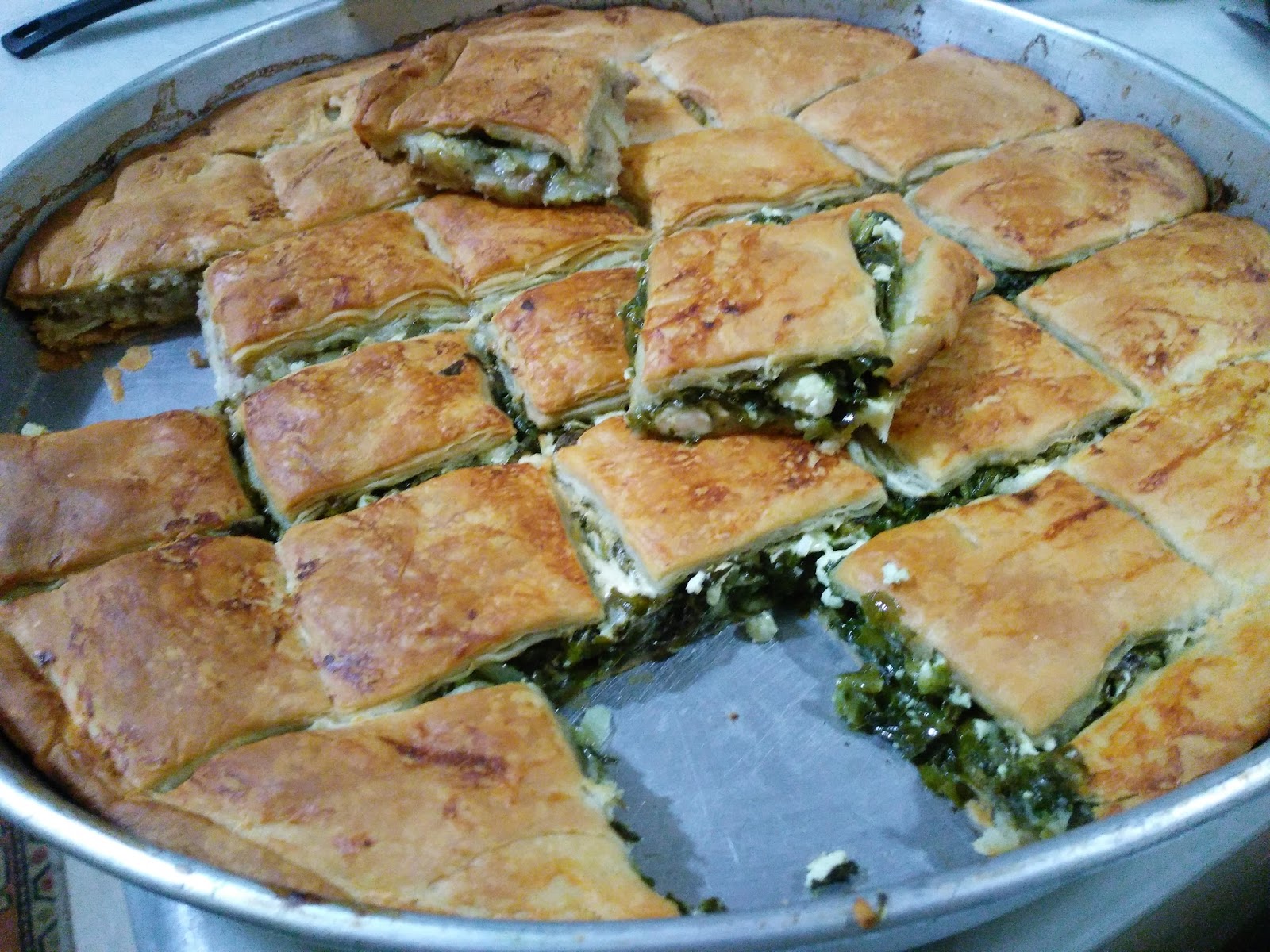 Akissmutfak Kolay Mayalı El Açması İki Çeşit Börek