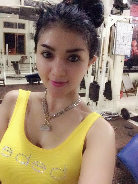 23 Foto Sexy Terbaru Gina Youbi Sister di Instagramnya