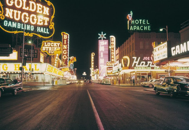57 Color Photos That Capture Street Scenes Las Vegas in the 1950s ...