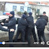 Свобода слова становится опасной: Полиция ИЗБИВАЕТ журналистов Дорожного Контроля (ВИДЕО)