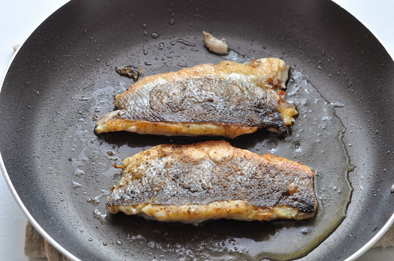Simple Food: Sea Bass, How to Prepare For Pan Frying