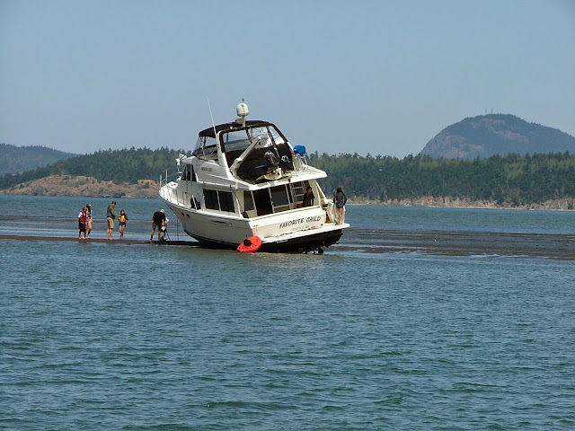 boat aground in Swimnomish channel