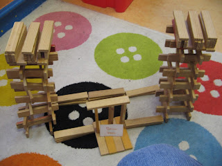 BIBOUCHE EN CLASSE : D?�fis coop?�ratifs avec des Kaplas