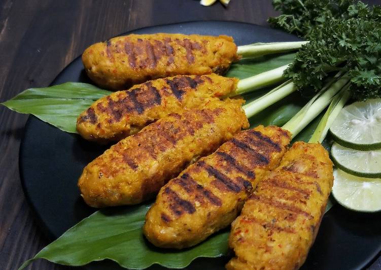 Sate Lilit Ikan Tuna: A Taste of Bali's Culinary Heritage Sate Lilit Ikan Tuna: A Taste of Bali's Culinary Heritage
