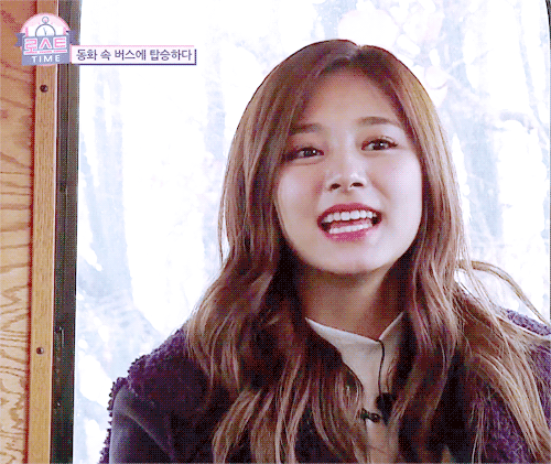 웃음이 해맑은 쯔위.GIF