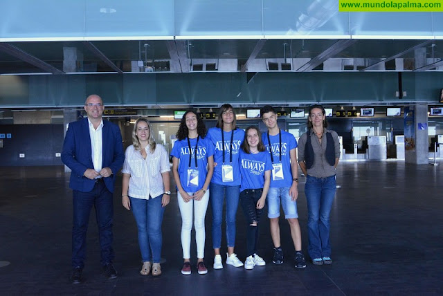 El Cabildo de La Palma despide a los 26 estudiantes que viajarán a Irlanda y Francia gracias a un programa de becas de inmersión lingüística