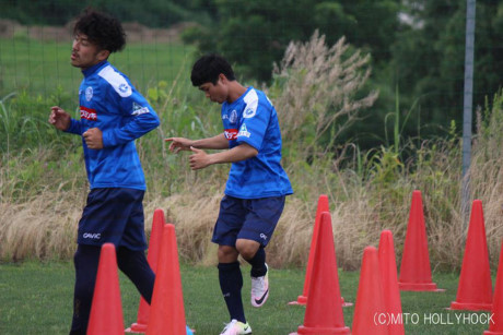 Công Phượng ra sân, Mito Hollyhock vẫn bại trận - Ảnh 2 Cong Phuong ra san, Mito Hollyhock van bai tran - Anh 2