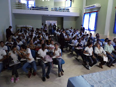 Alunos atentos as conferencias  em comemoração a emancipação política de Rosário.