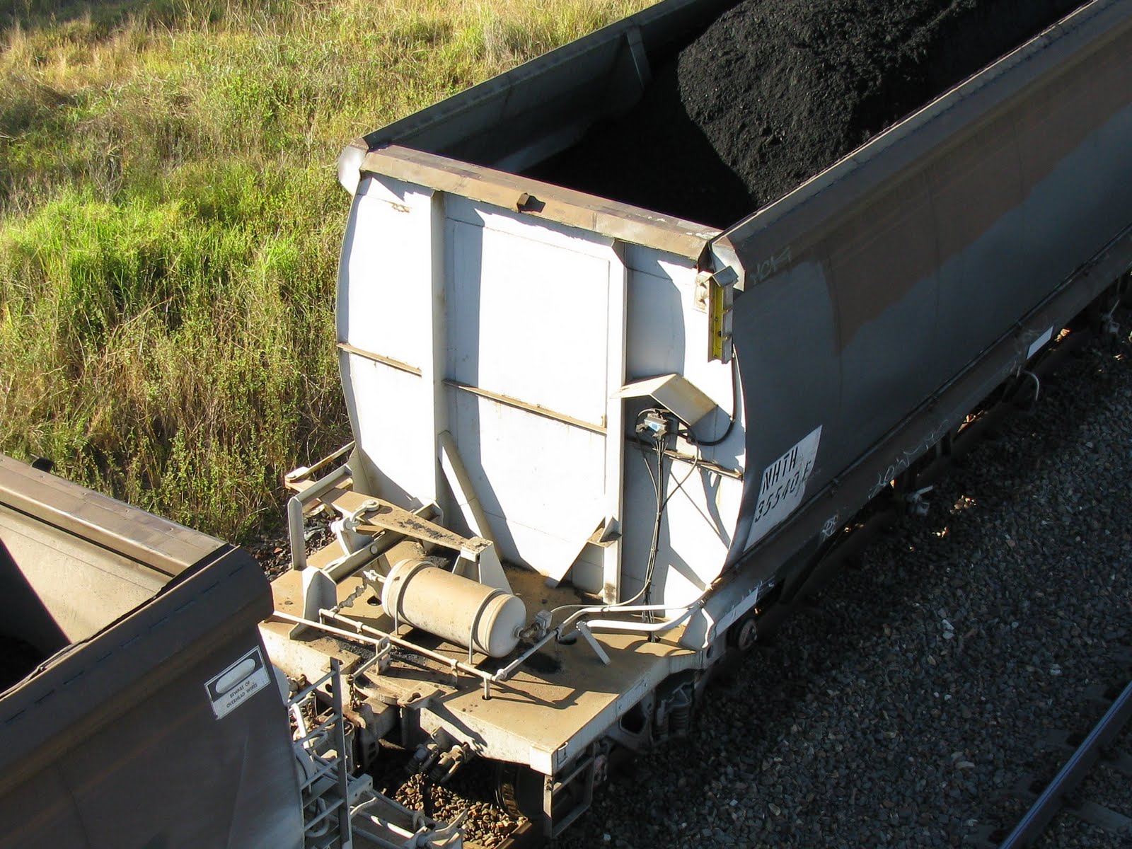 rusted2therails NHTH coal hoppers