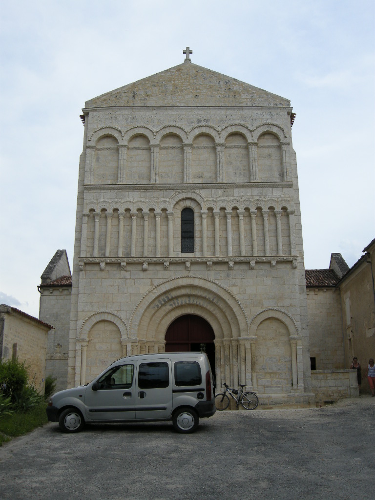 Balades dans les Charentes L'église de BourgCharente