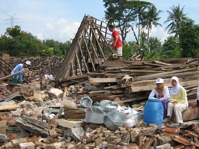 IPA Edukasi Makalah " Dampak dan Penanggulangan Bencana Alam