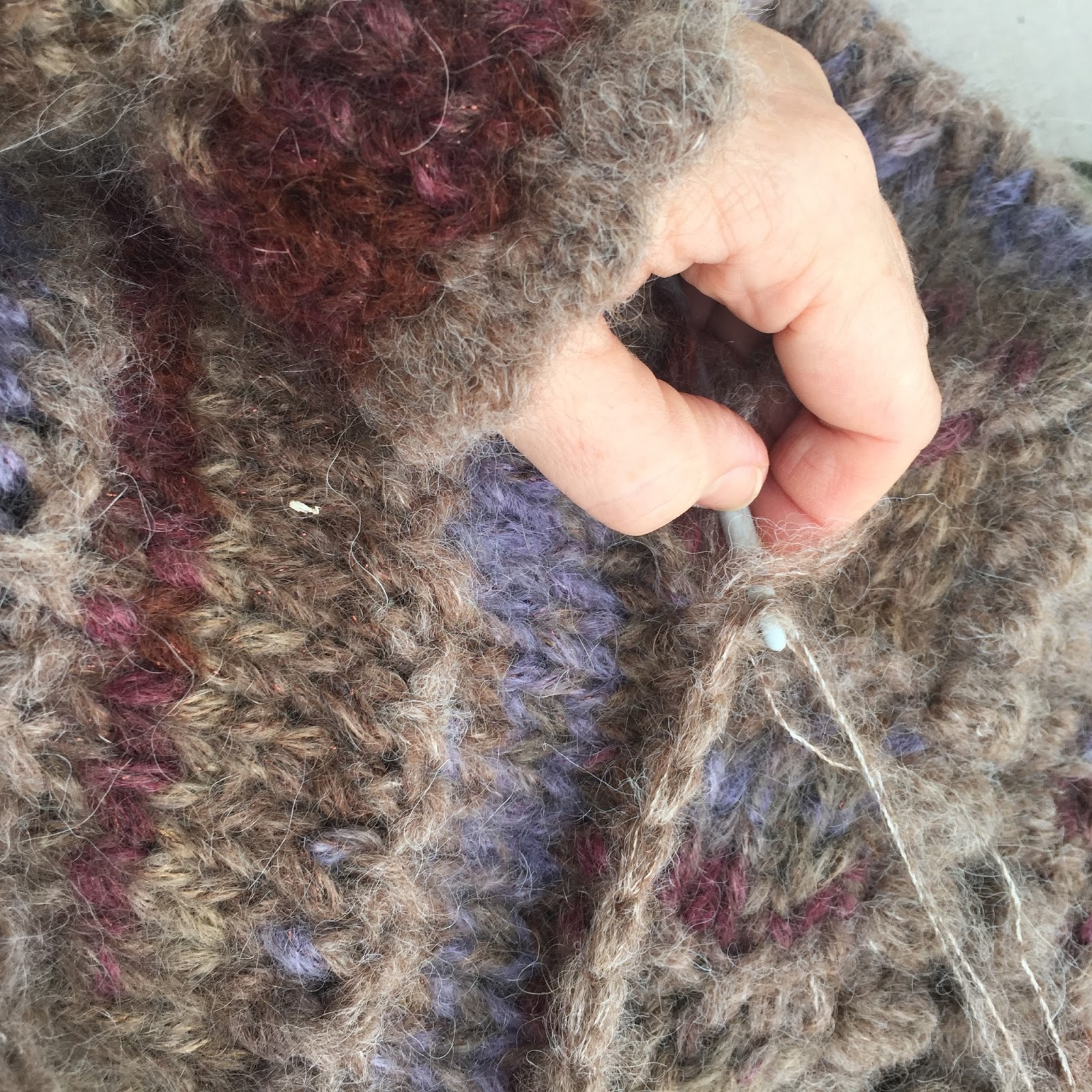 Ekte Lykke: Knitted poncho with cowl and wristwarmers