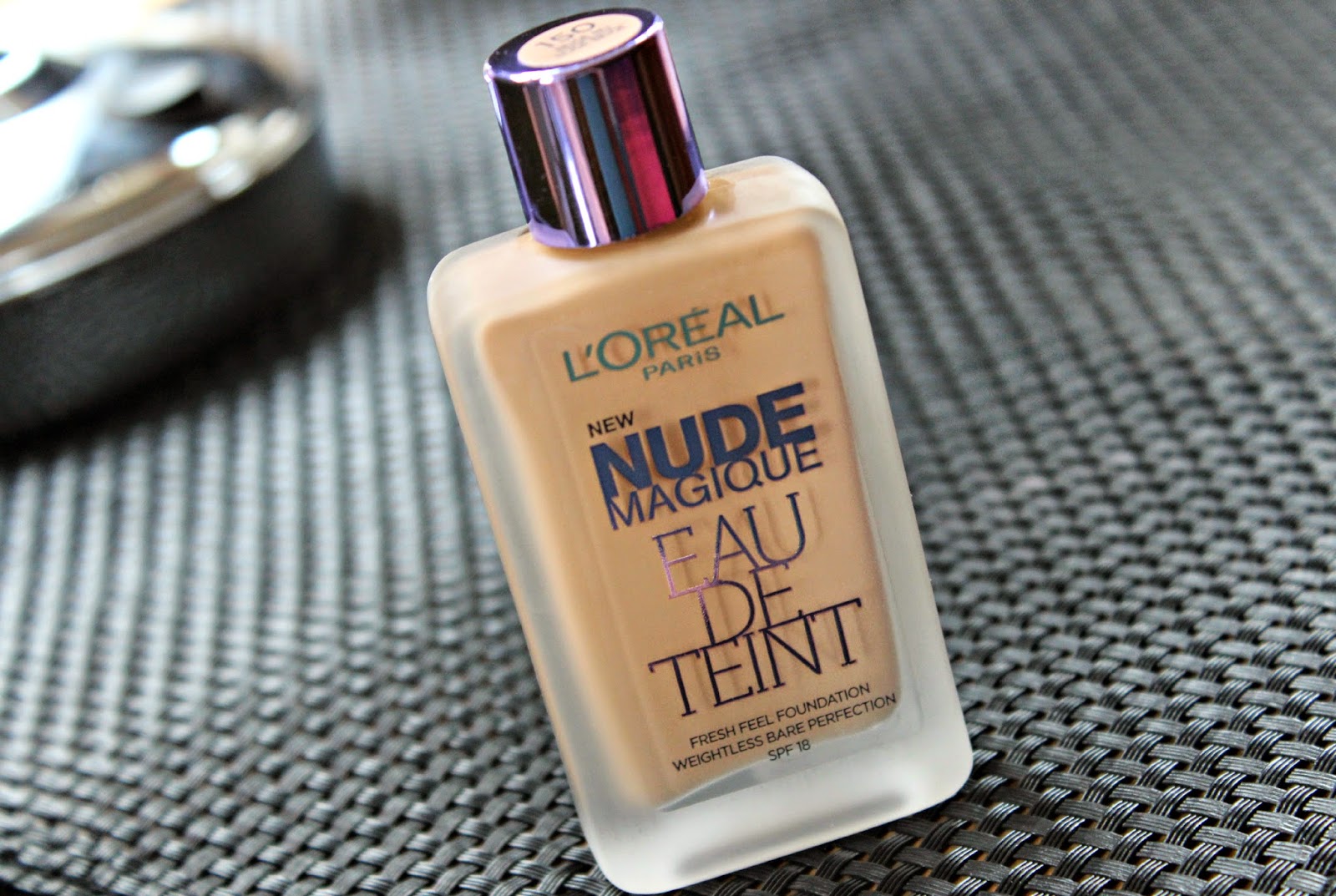 A picture of the L'Oreal Nude Magique Eau de Teint Foundation in Nude Beige