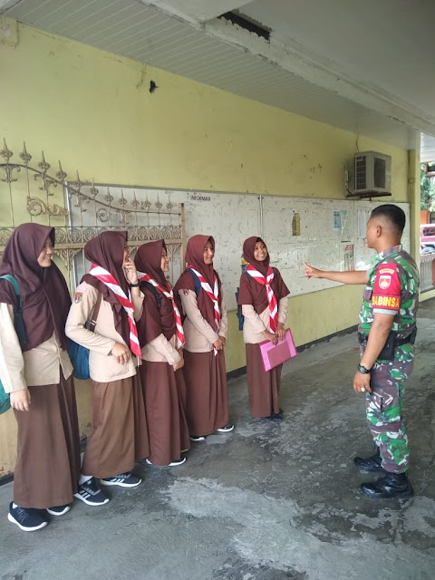 Babinsa Genengduwur Sampaikan Tentang Pancasila Kepada Pramuka SMK Sakti Gemolong