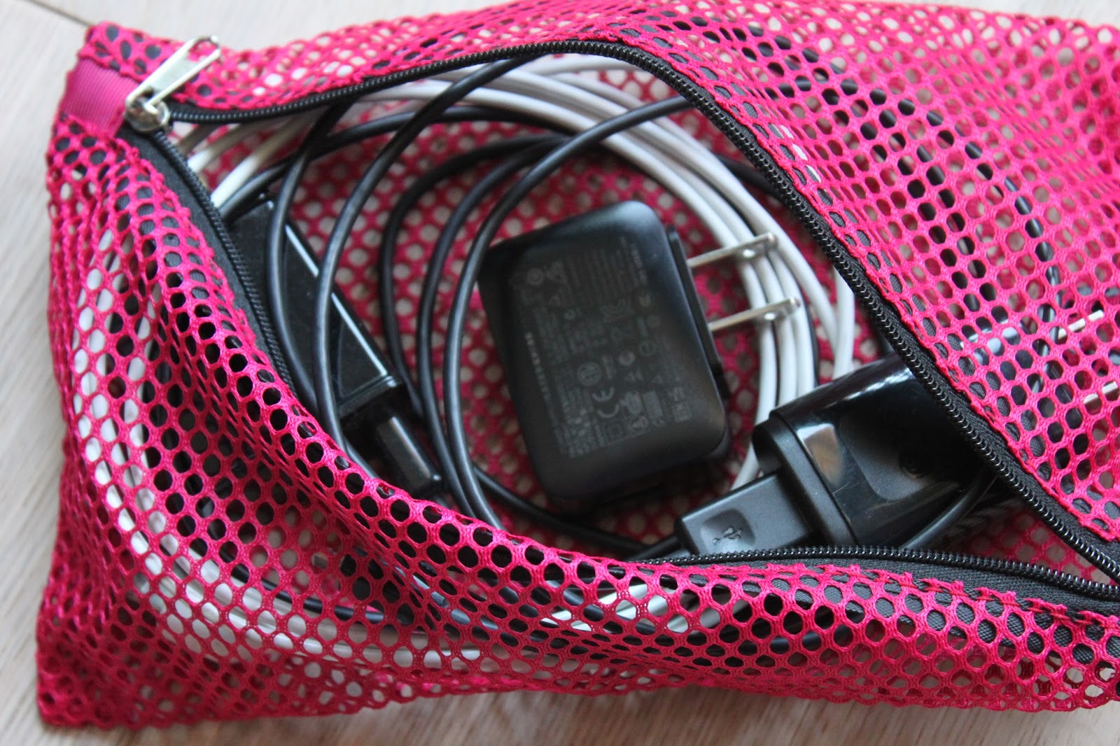 Vaultz Assorted Mesh Storage Bags with Zipper