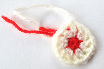 DIY: haken: Granny in zwart, wit en rood DIY: haken: Granny in zwart, wit en rood