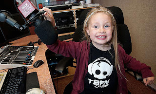 أصغر فتاة دي جيه في العالم تدخل موسوعة غينيس للأرقام القياسية