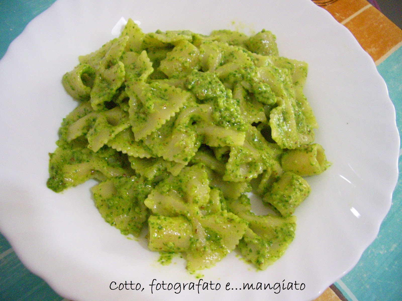 Cotto, fotografato e...mangiato! ;) Pasta con pesto di rucola