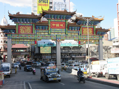 Puerta de entrada a Chinatown, en Manila