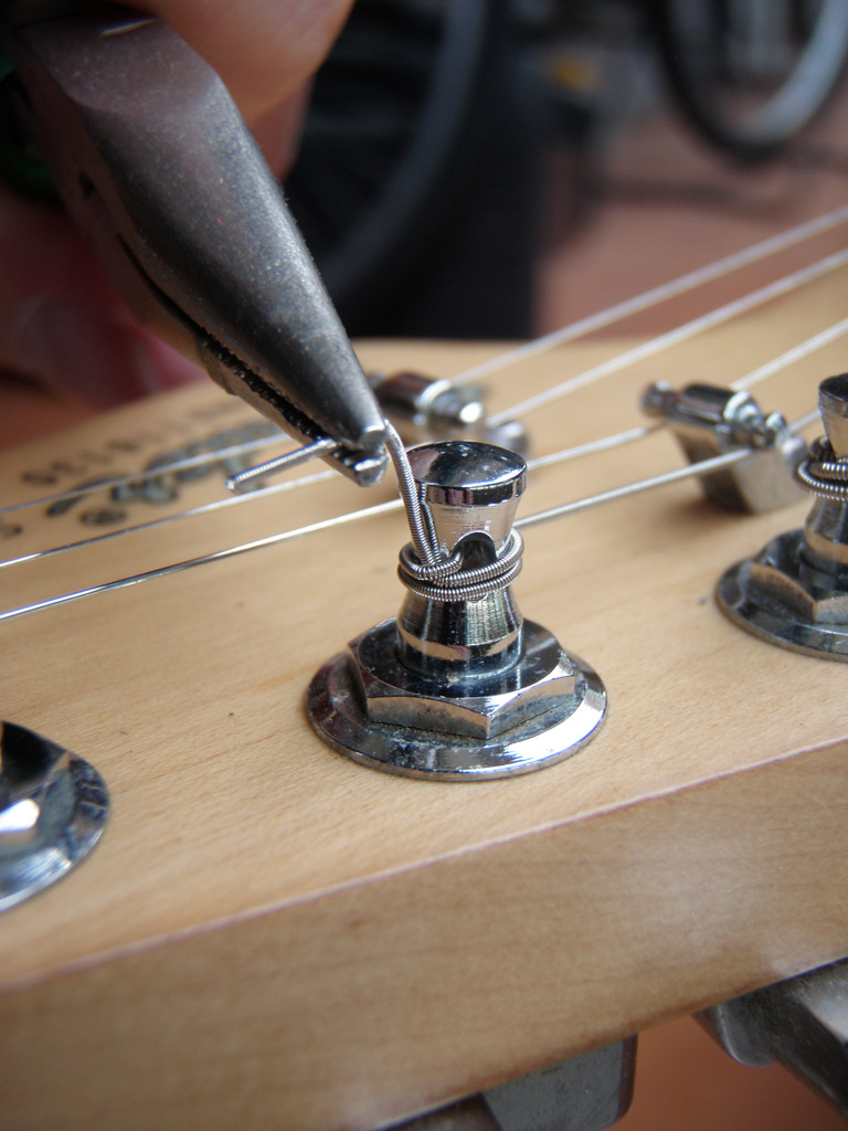 Stringing (or re-stringing) a guitar | DIY Strat (and other guitar ...