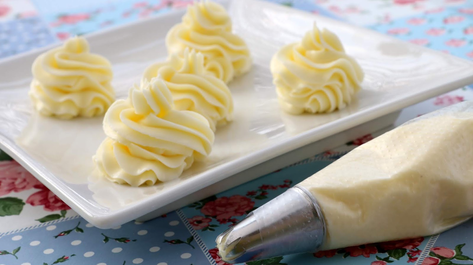 Josephine's Recipes Silky Smooth Buttercream Icing Buttercream