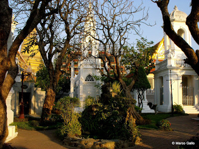 CEMENTERIO REAL WAT RATCHABOPHIT, BANGKOK. TAILANDIA