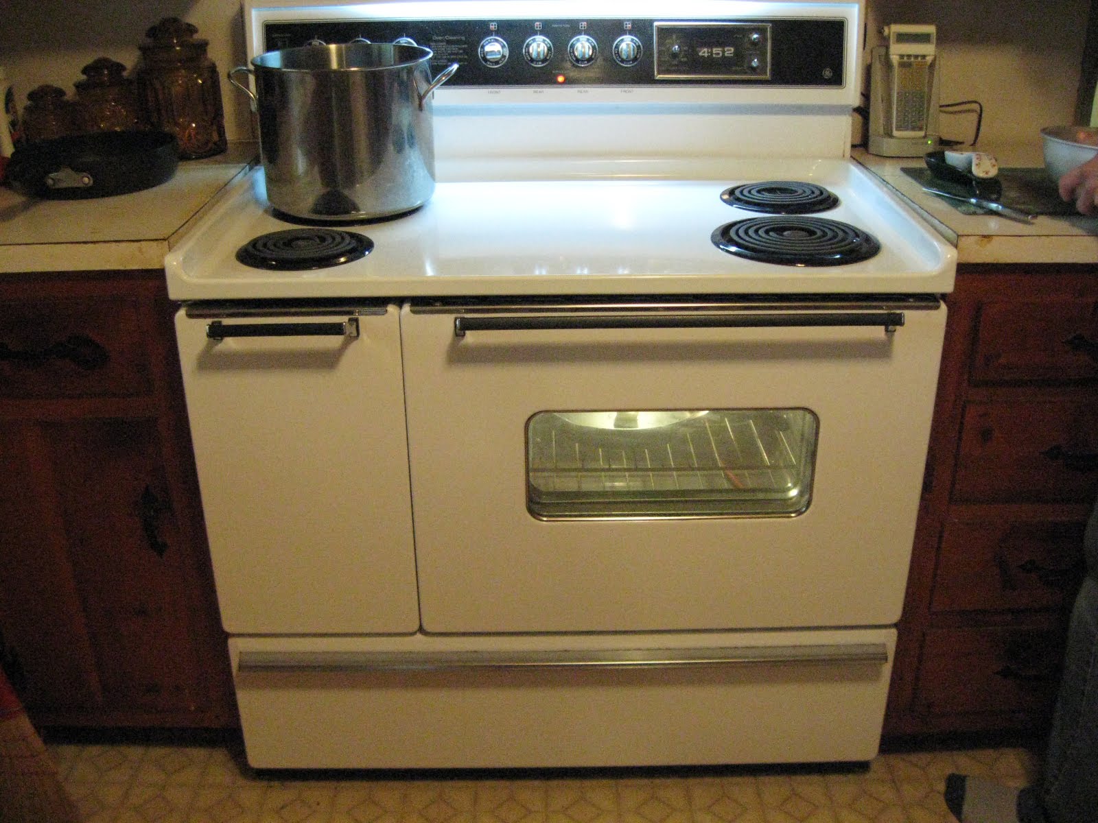 Barbecue Master Frigidaire Terrible, Awful, No Good, Dangerous, Fire