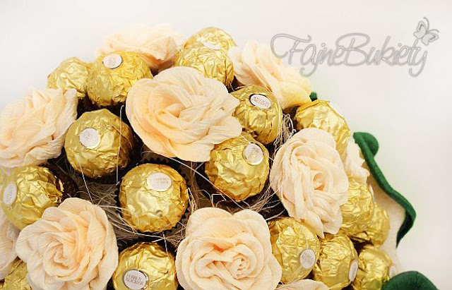 bukiet z cukierków czekoladek ferrero rocher