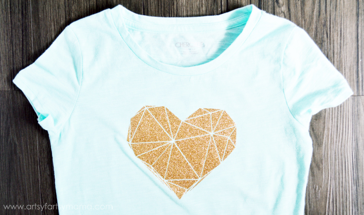 Geometric Heart T-Shirt with Free Cut File at artsyfartsymama.com