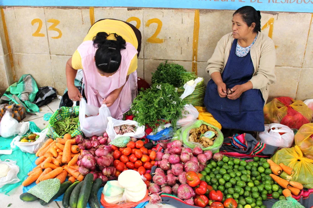 Street market at Aguas Calientes, Peru - lifestyle & travel blog