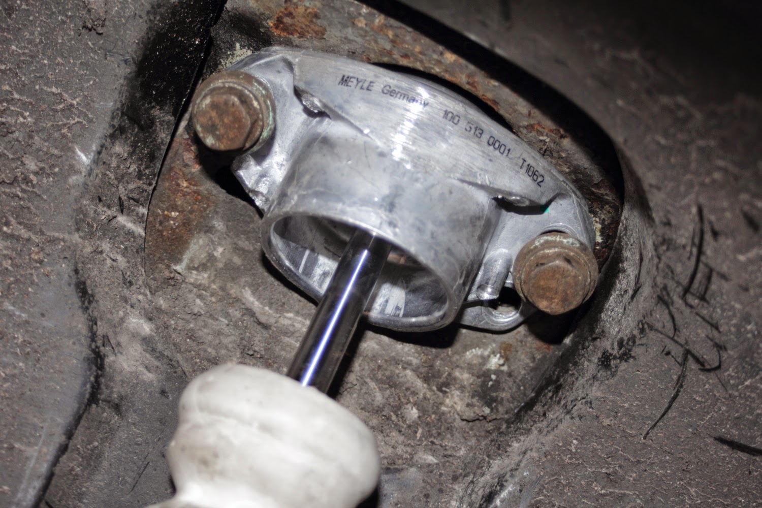 VW Golf Mk4 TDI Diesels Advice, Tips and Reviews Replacing Rear Shock