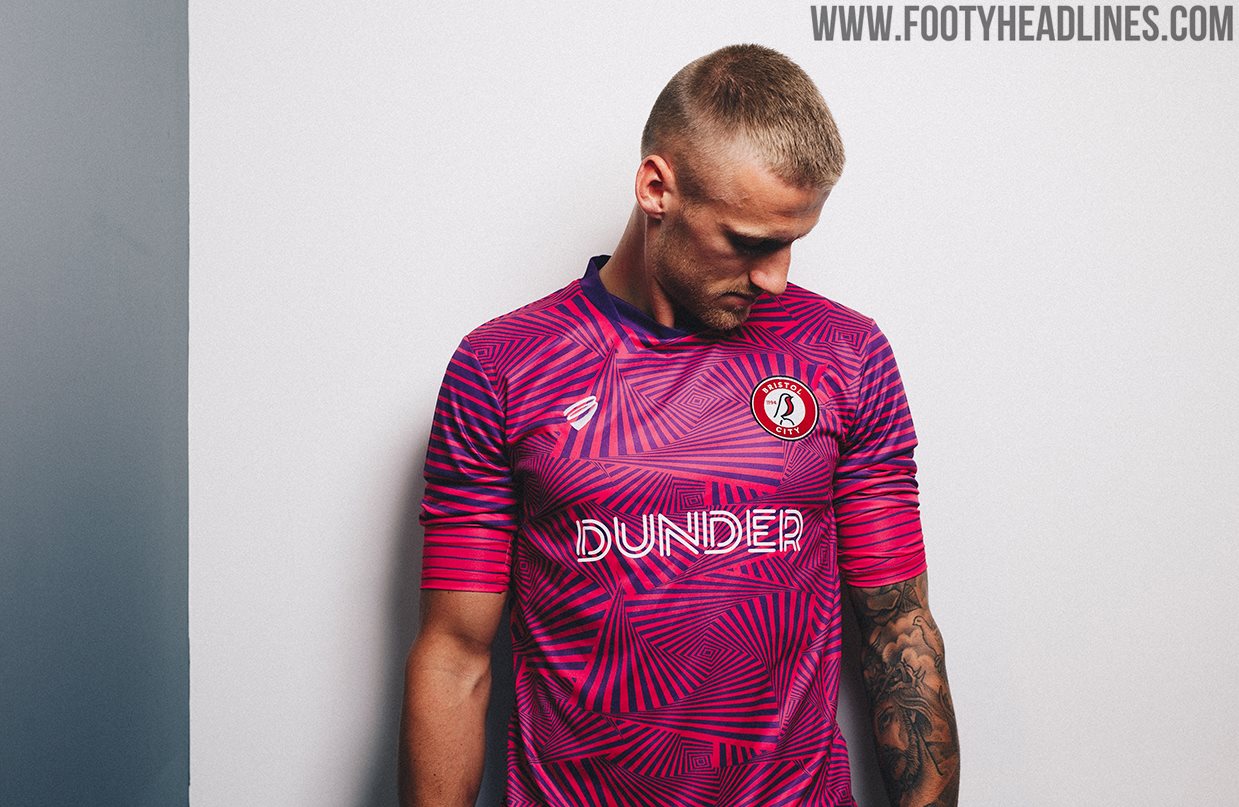 Bristol City Goalkeeper Kit : Home kit unveiled for 2018/19 campaign