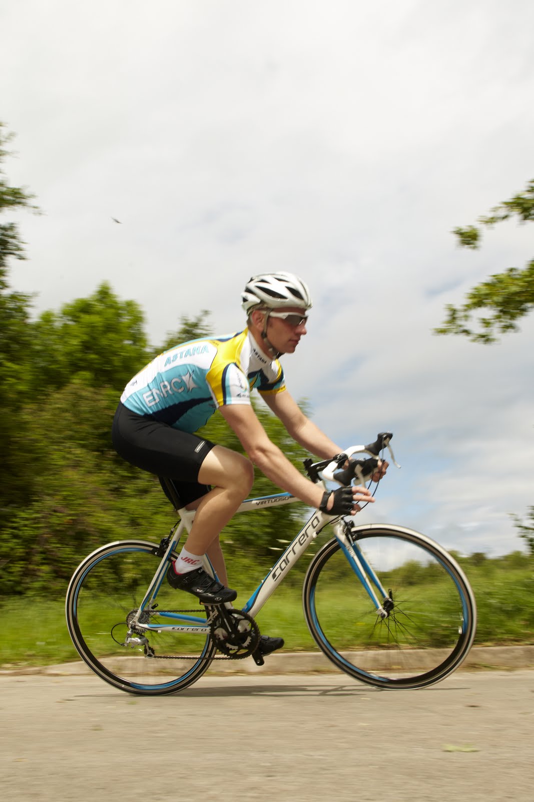 halfords carrera road bike