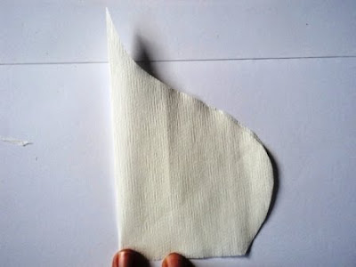 Gambar 4 membuat kelopak kertas crepe