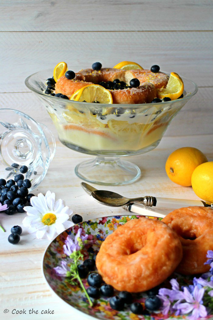 trifle-de-limon-y-arandanos, lemon-donuts-trifle, donuts-trifle