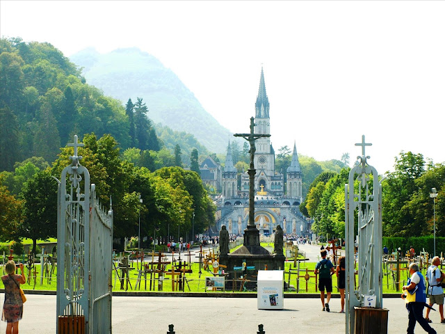 Best Pyrenees Photos: Saint Lourdes - Pyrenees - France