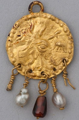 Entre la superstición y el adorno: amuleto contra el mal de ojo - Museo de  Ecología Humana : Museo de Ecología Humana