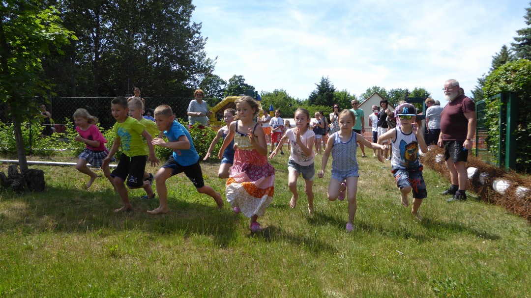 1 Kinderfest Am Spielplatz In Moeckow Am 06 Juni 2015
