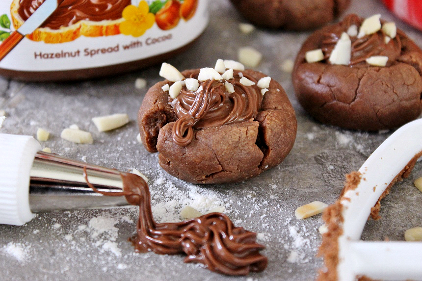 4 Ingredient Nutella Cookies- Bite sized chocolate hazelnut cookies in 30 minutes with only 4 ingredients!
