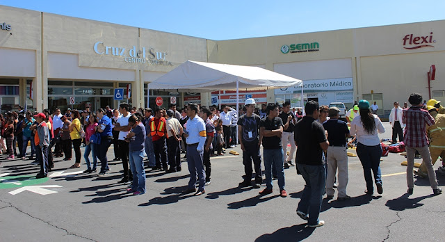 Cuautlancingo realiza simulacro en el Centro Comercial Cruz del Sur