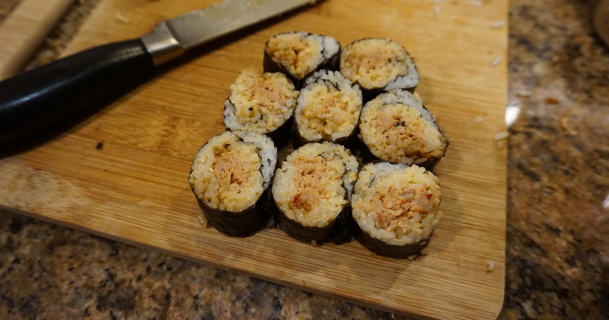 Spicy canned tuna "sushi"