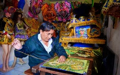 Bordadores ponen colorido al Carnaval de Oruro