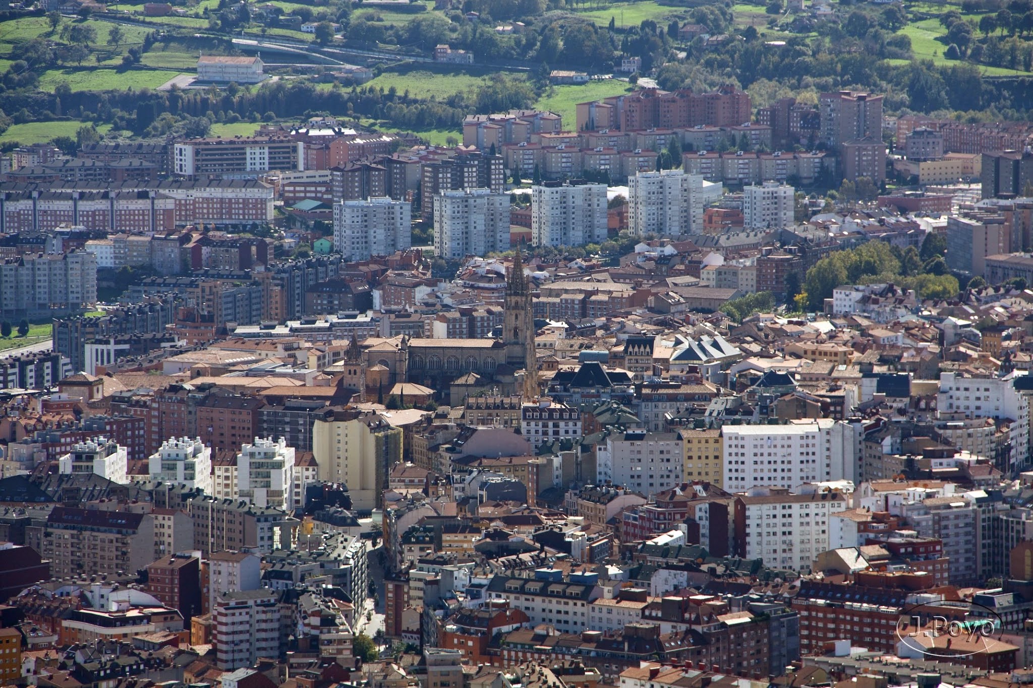 Vistas a Oviedo desde el Sagrado Corazón del Monte Naranco