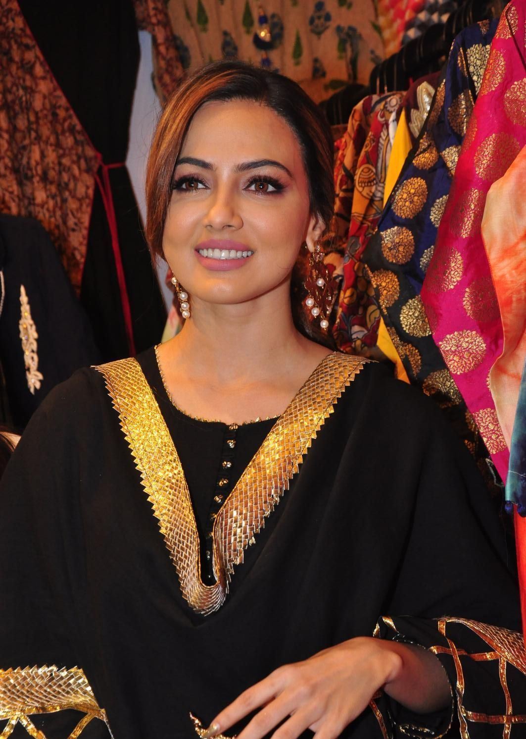 Sana Khan Looks Gorgeous In Black Dress At The Akritti ELITE Exhibitions In Hyderabad